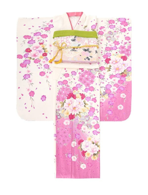 左右で少し柄が異なるデザイン